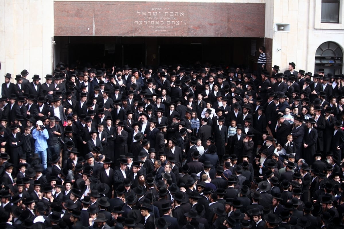 וכל בית ישראל יבכו ● מאה תמונות מהלווית האדמו"ר מויז'ניץ זצ"ל