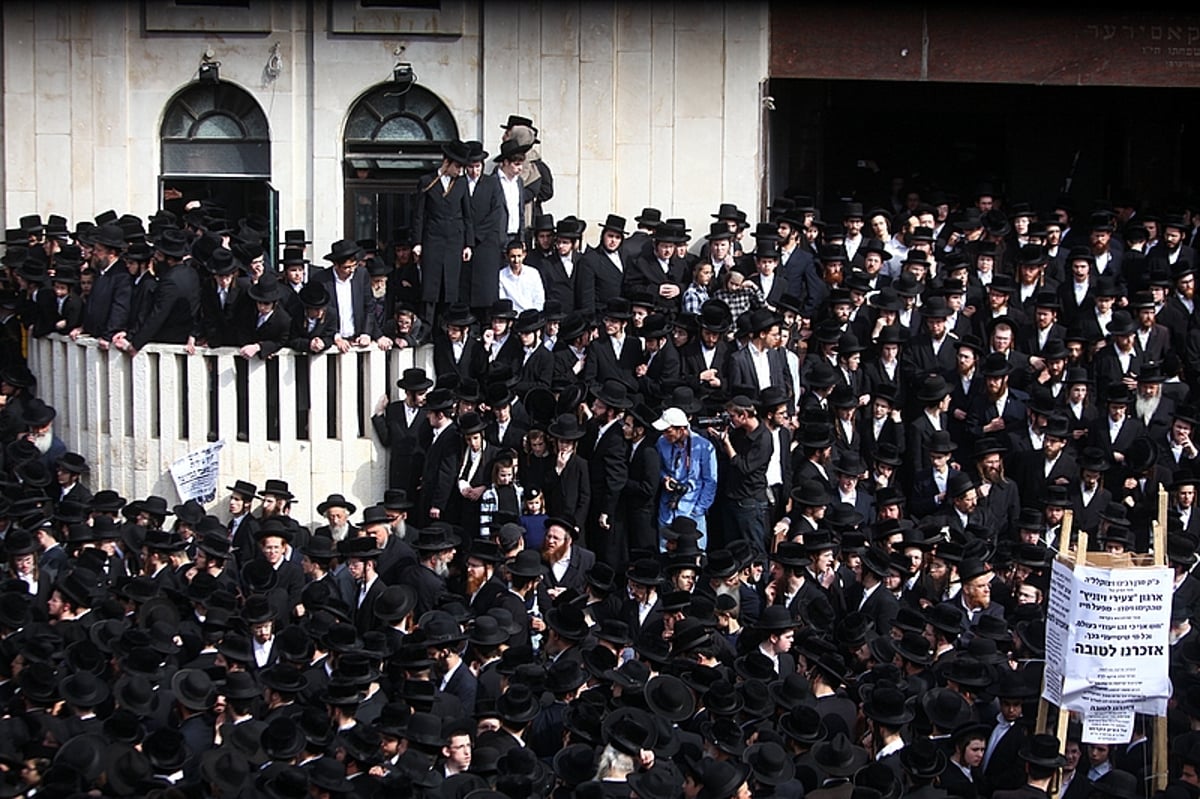 וכל בית ישראל יבכו ● מאה תמונות מהלווית האדמו"ר מויז'ניץ זצ"ל