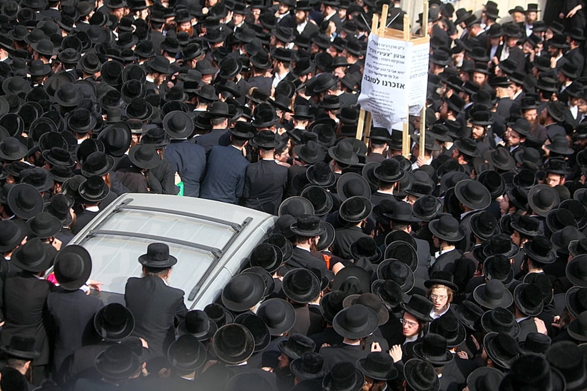 וכל בית ישראל יבכו ● מאה תמונות מהלווית האדמו"ר מויז'ניץ זצ"ל