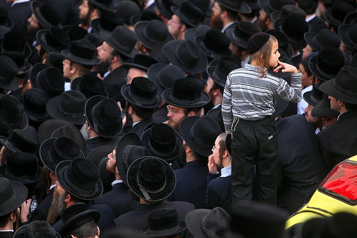 וכל בית ישראל יבכו ● מאה תמונות מהלווית האדמו"ר מויז'ניץ זצ"ל