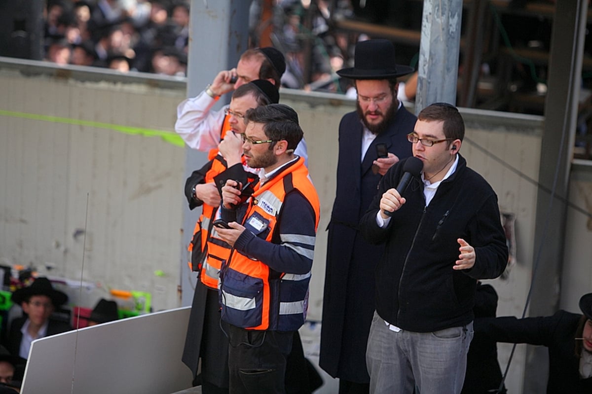 וכל בית ישראל יבכו ● מאה תמונות מהלווית האדמו"ר מויז'ניץ זצ"ל