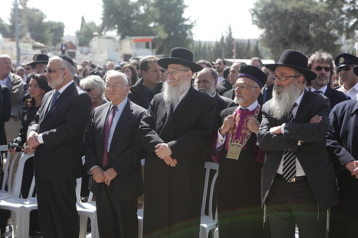 רבבות מלווים את הנרצחים מצרפת