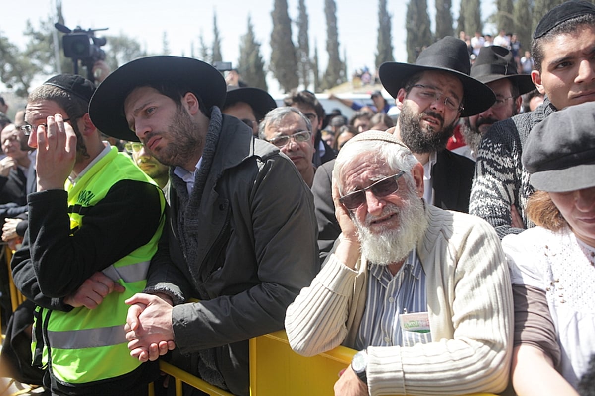 רבבות מלווים את הנרצחים מצרפת