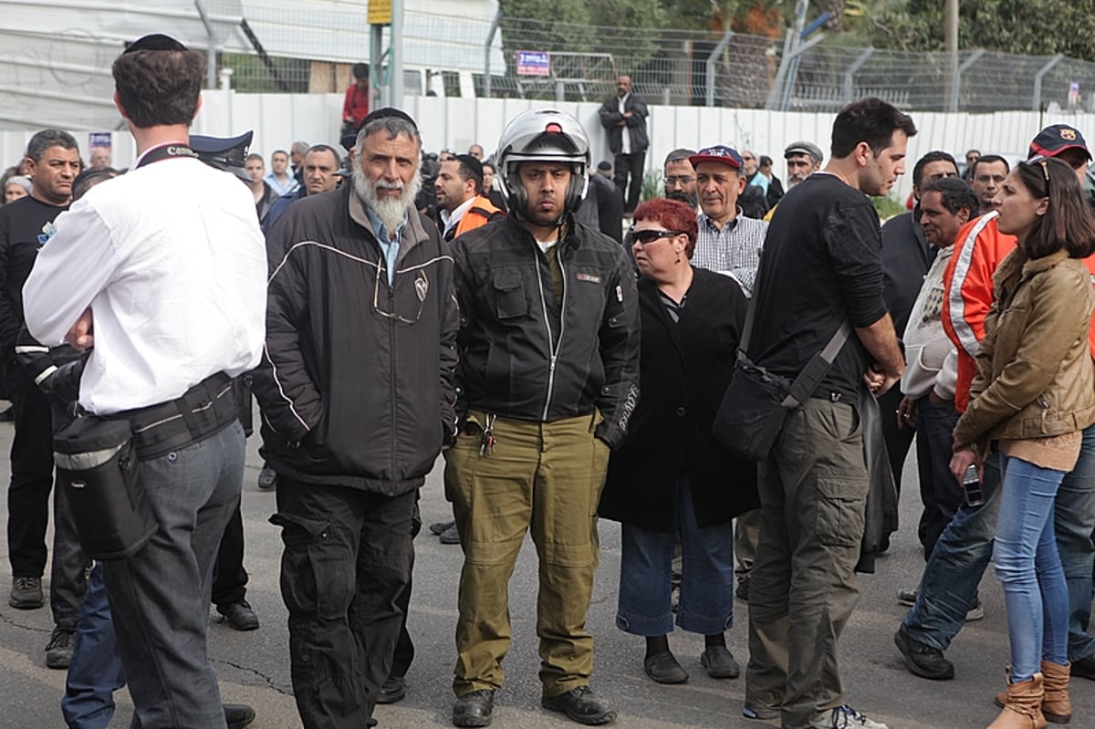 הלוויה אחת, שישה קברים ● האב ו-5 ילדיו הובאו למנוחות