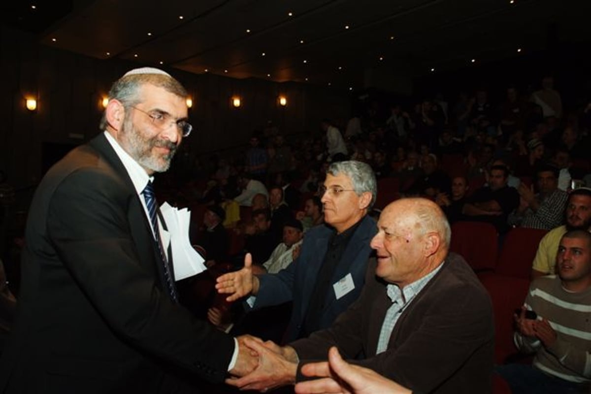 מכה לאורלב: מפגן תמיכה מרשים בח"כ מיכאל בן-ארי