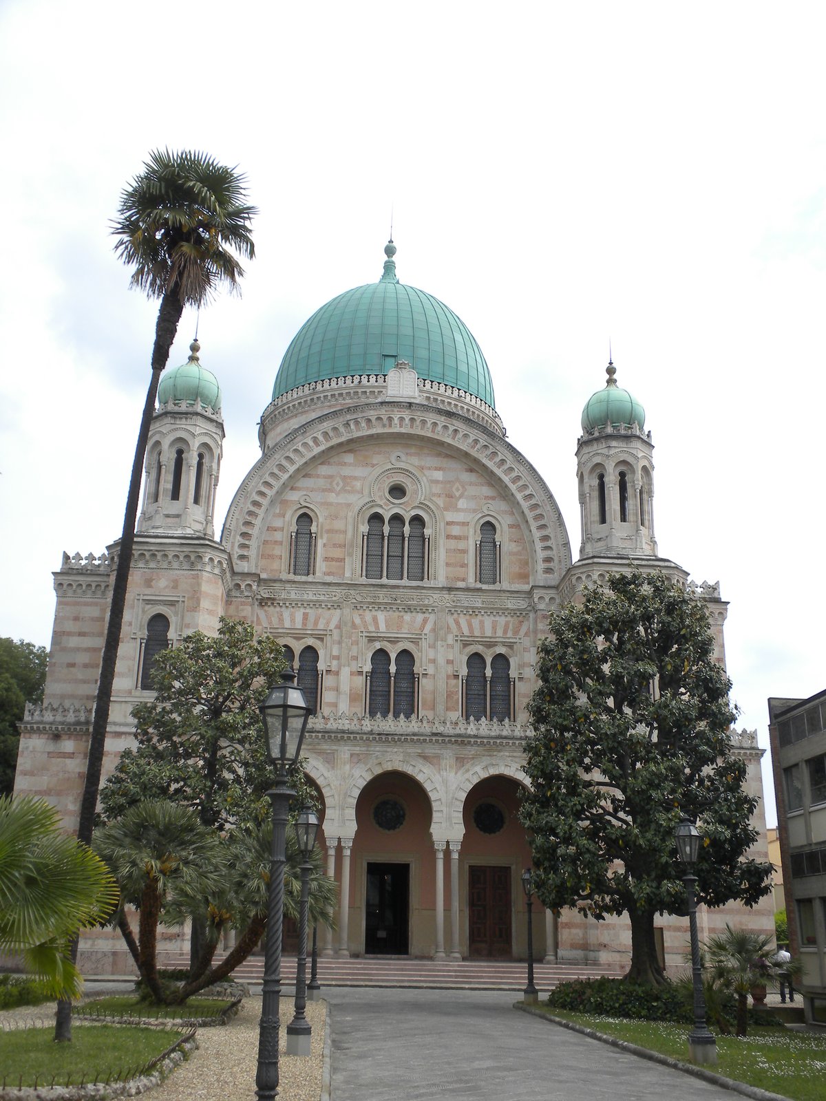 לשנה הבאה בירושלים: בתי הכנסת בגלות