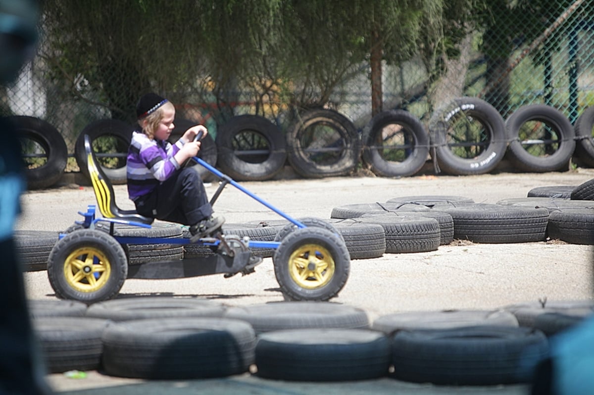 הכבישים פקוקים, הפארקים עמוסים: חול המועד בתמונות