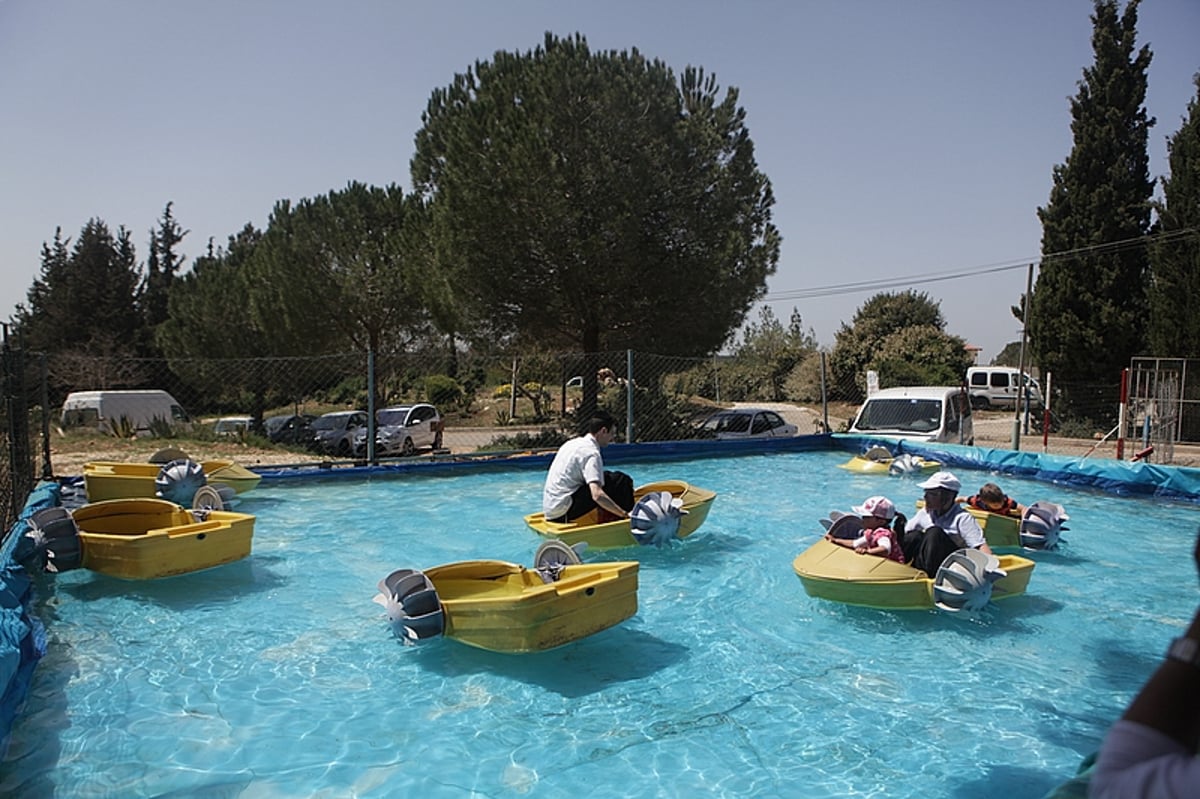 הכבישים פקוקים, הפארקים עמוסים: חול המועד בתמונות