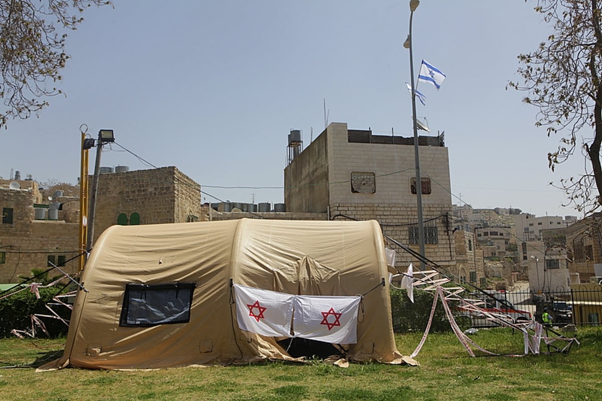 לאחר פינוי "בית המכפלה": המונים באו לחזק את חברון