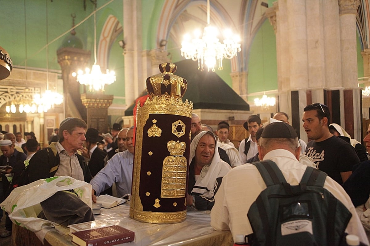 לאחר פינוי "בית המכפלה": המונים באו לחזק את חברון