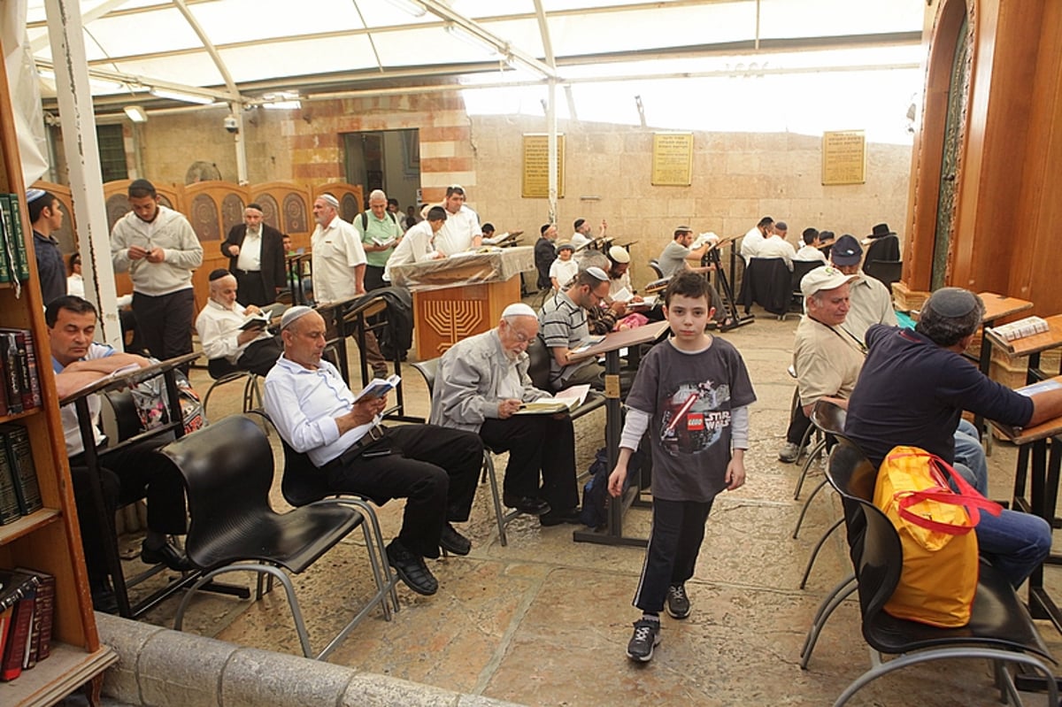 לאחר פינוי "בית המכפלה": המונים באו לחזק את חברון