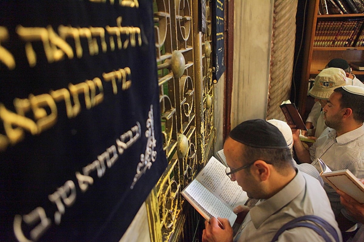 לאחר פינוי "בית המכפלה": המונים באו לחזק את חברון