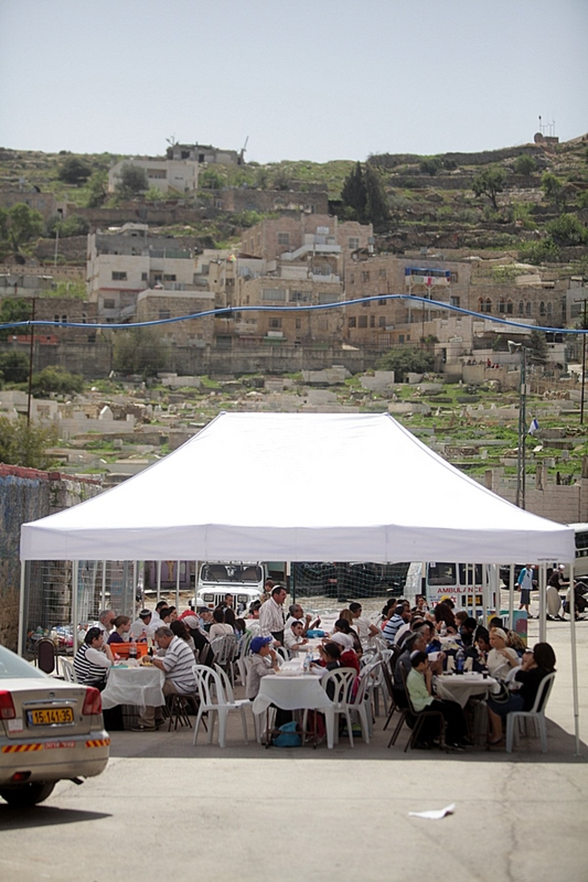 לאחר פינוי "בית המכפלה": המונים באו לחזק את חברון