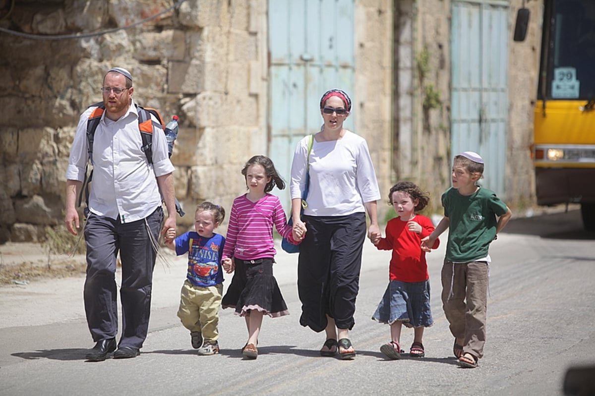 לאחר פינוי "בית המכפלה": המונים באו לחזק את חברון