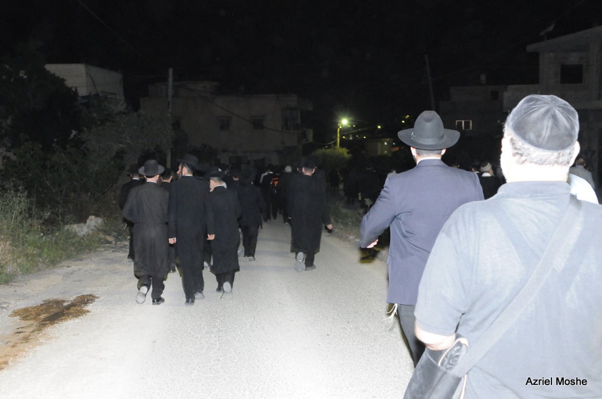 הרב עובדיה יוסף שיגר שליח לקבר יהושע