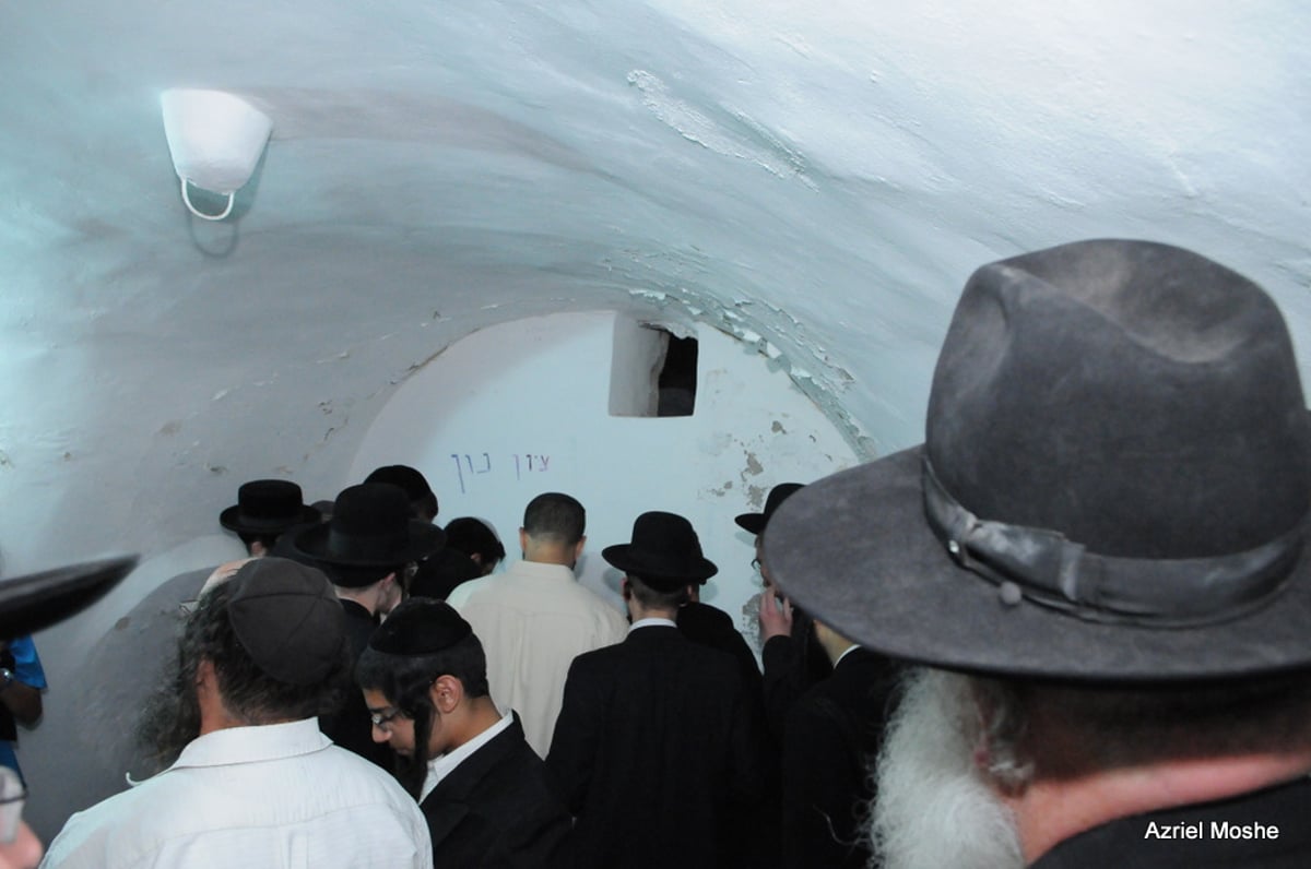 הרב עובדיה יוסף שיגר שליח לקבר יהושע