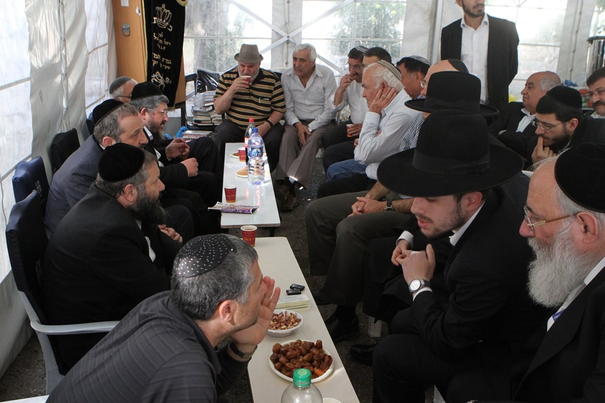 צפו בתיעוד: מה לחש אריה דרעי לפואד?