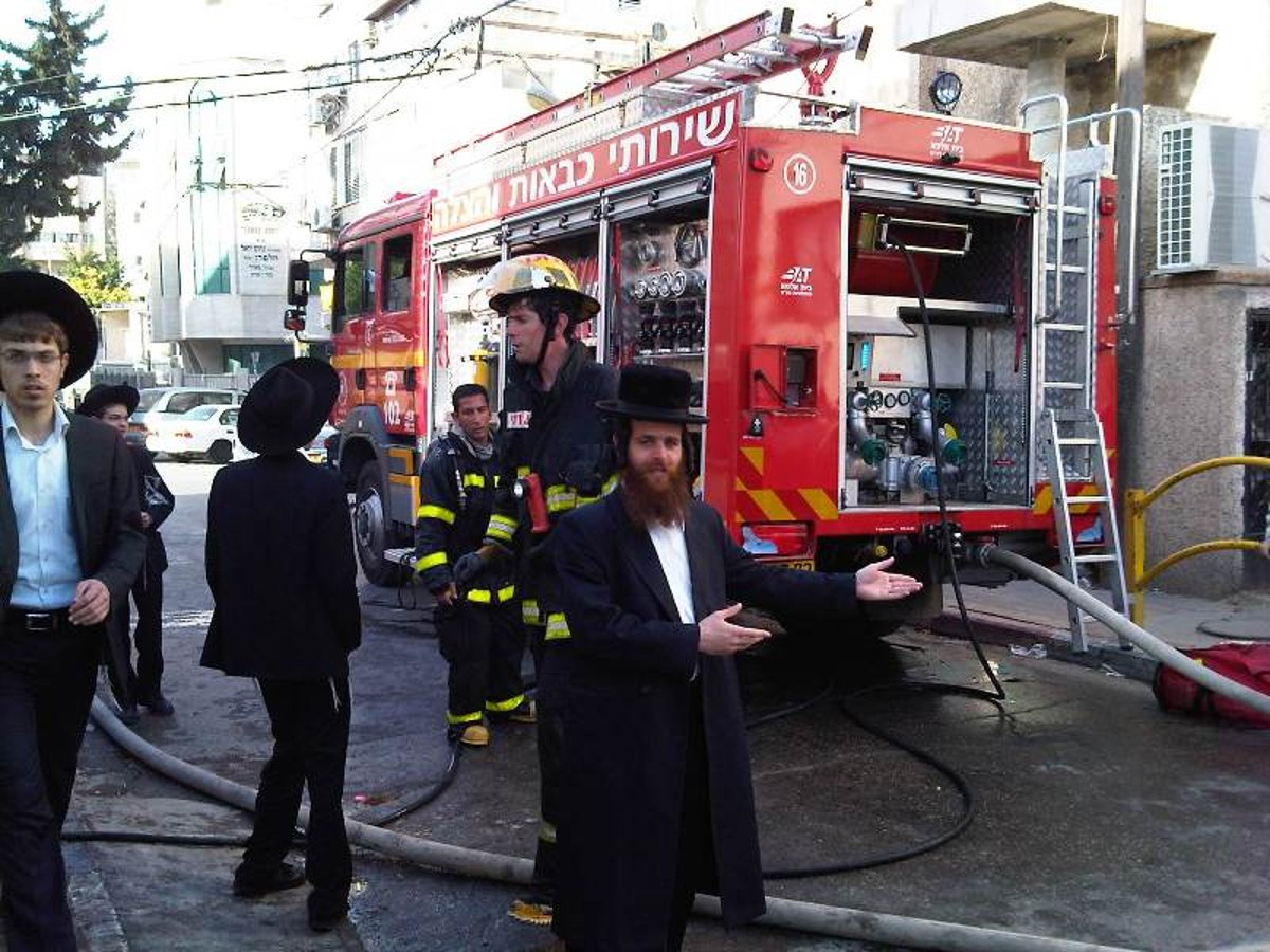 צפו: שריפת ענק בבניין מוסדות שטפנשט בבני ברק