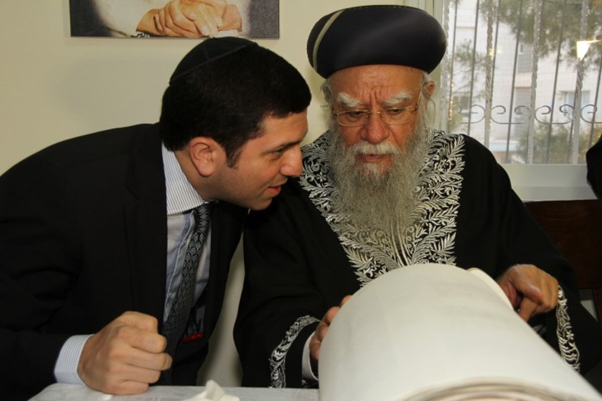 גלריה: הראשון לציון הרב בקשי דורון חגג עם ספר התורה
