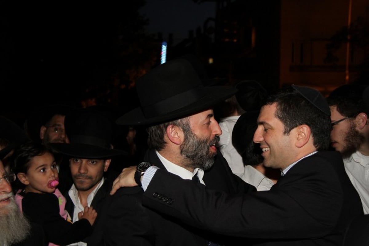 גלריה: הראשון לציון הרב בקשי דורון חגג עם ספר התורה
