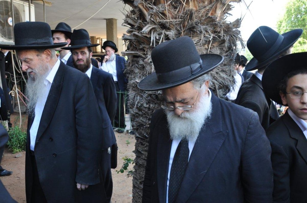 דמעות בבני-ברק: הלווית הרב נפתלי נבנצאל