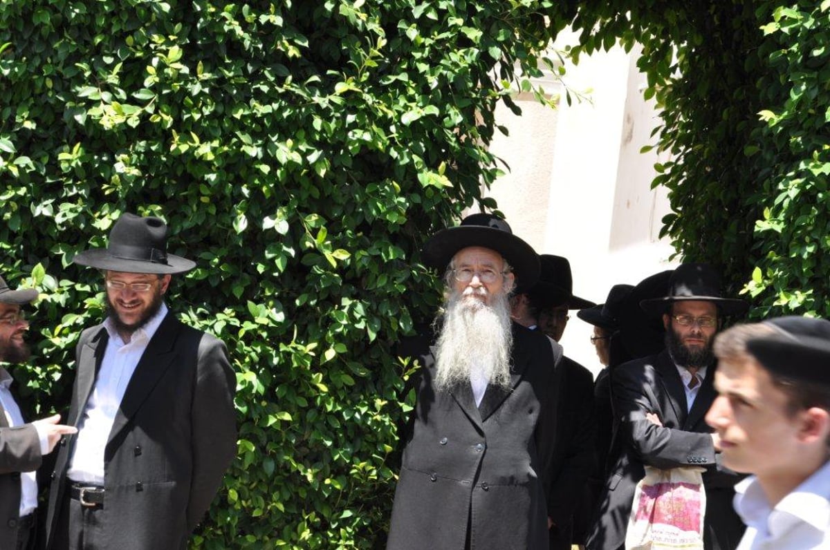 דמעות בבני-ברק: הלווית הרב נפתלי נבנצאל