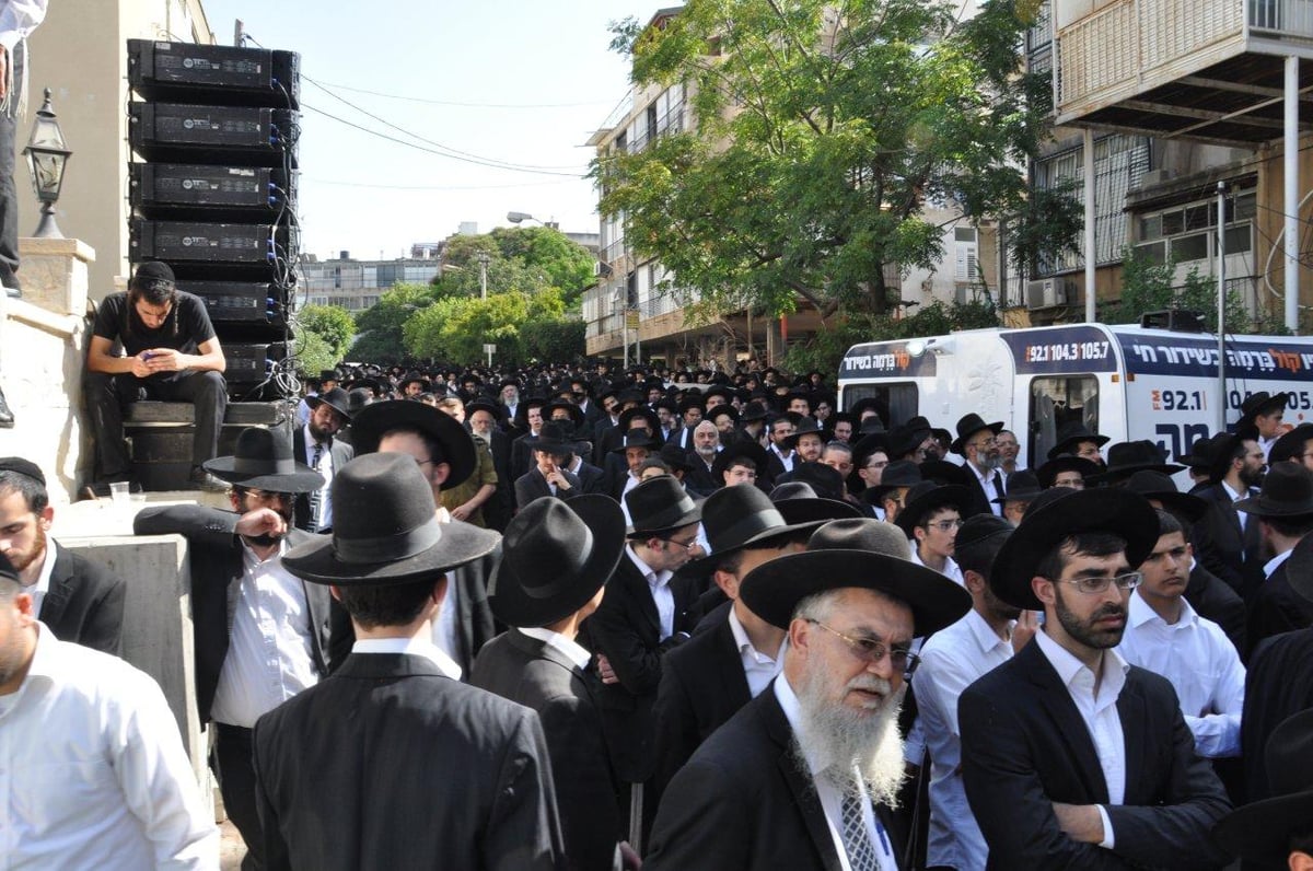 וכל בית ישראל יבכו: הלווית הגאון הרב ניסים טולדנו זצ"ל