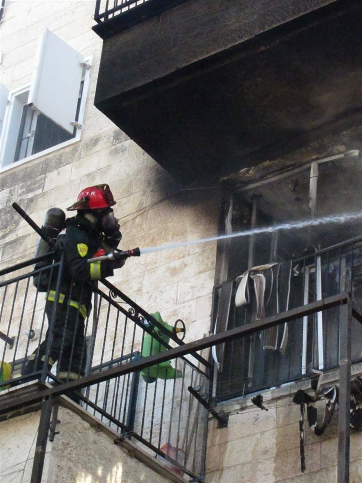 שריפה בשכונת הבוכרים: הרחוב נסגר למשך שעה