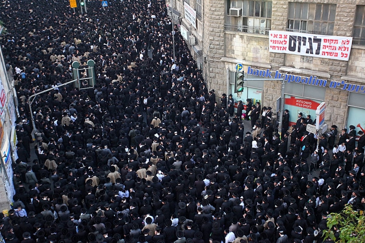 גאב"ד העדה החרדית זעק: "צריך למסור את הנפש ולא להתגייס לצה"ל"