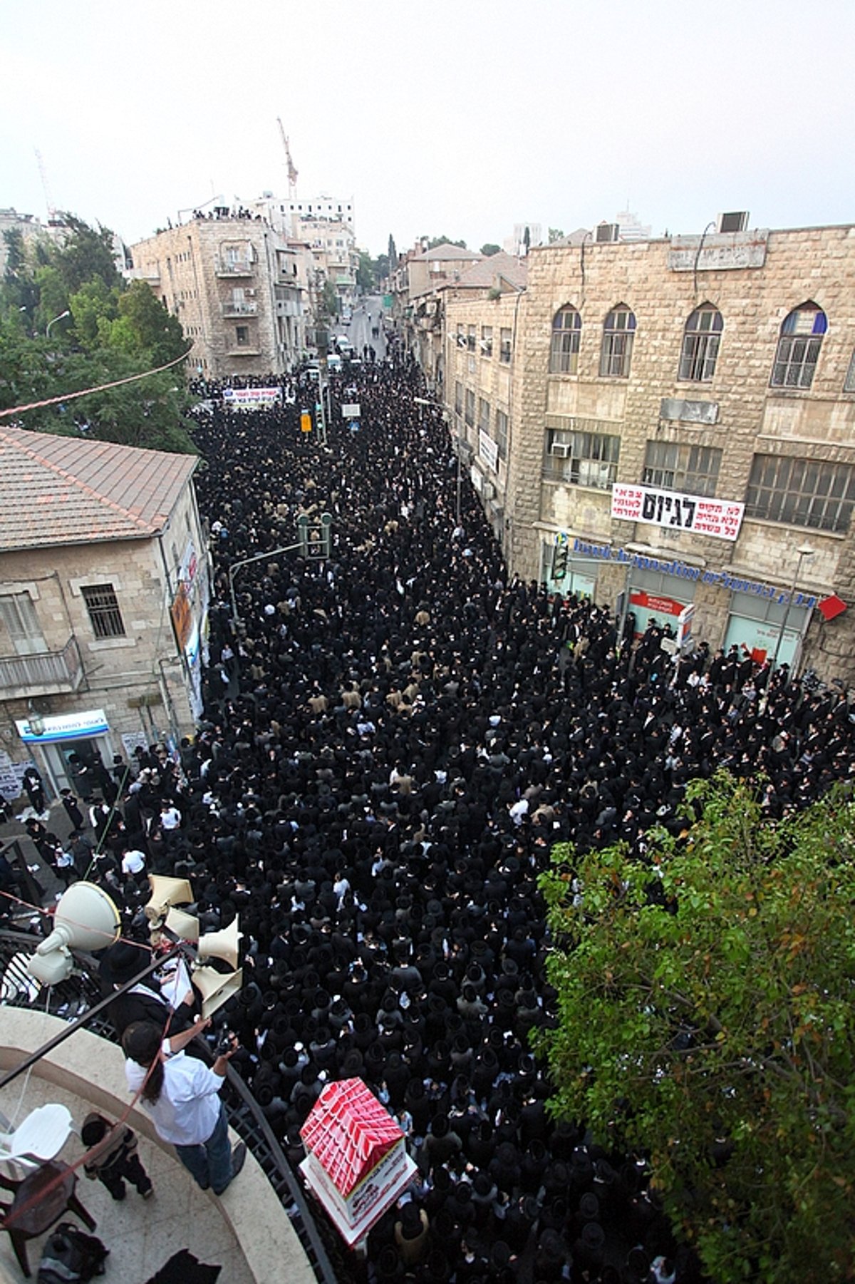 גאב"ד העדה החרדית זעק: "צריך למסור את הנפש ולא להתגייס לצה"ל"