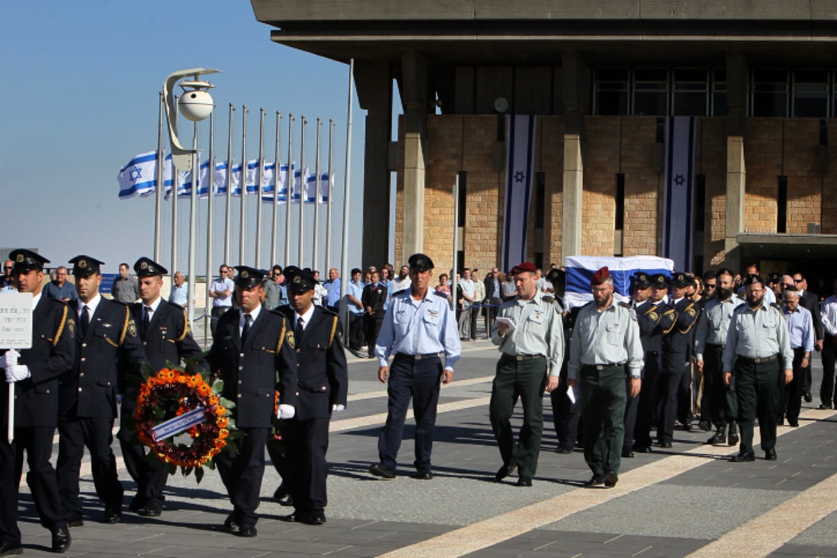 צפו: ההלוויה הממלכתית ליצחק שמיר