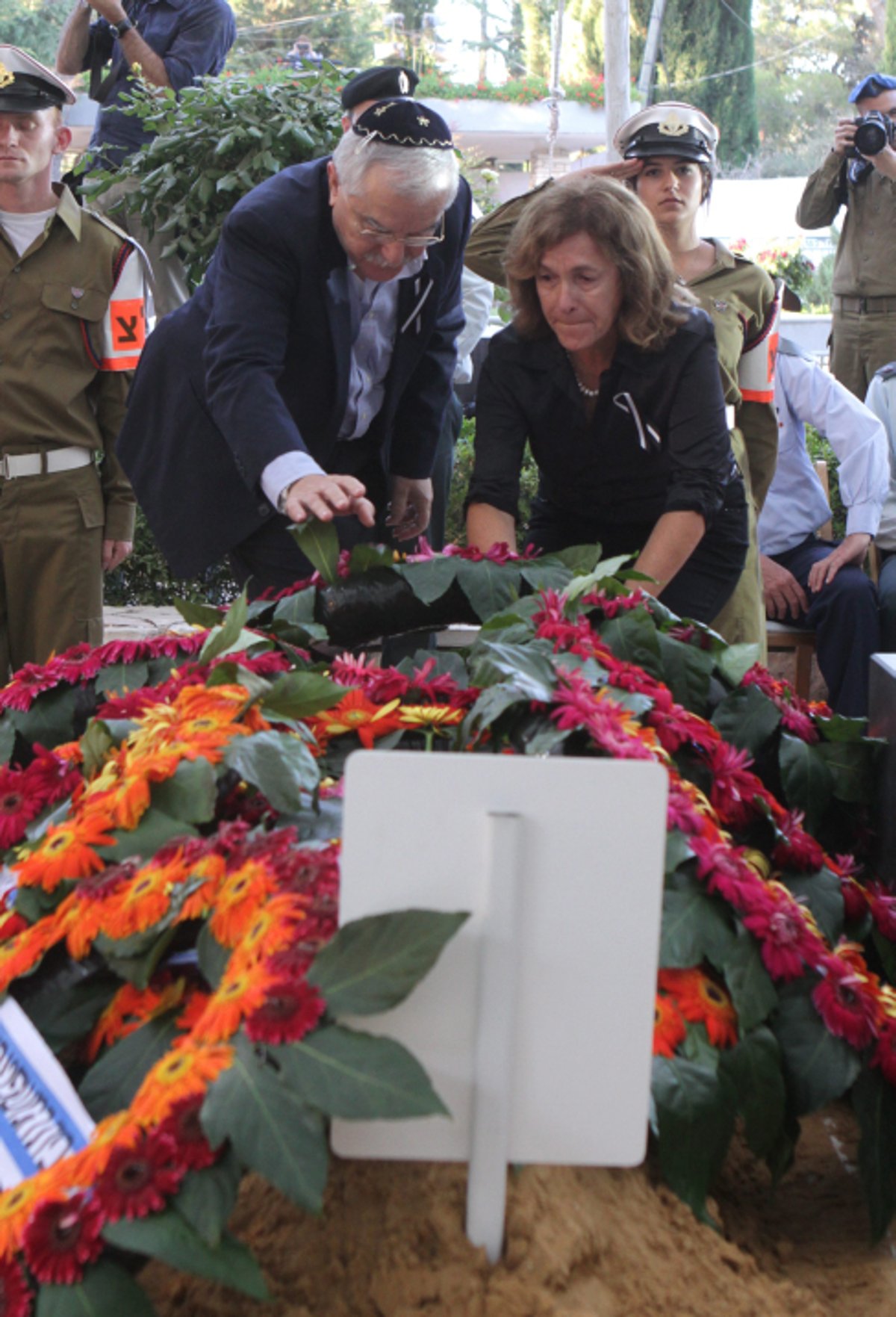 צפו: ההלוויה הממלכתית ליצחק שמיר