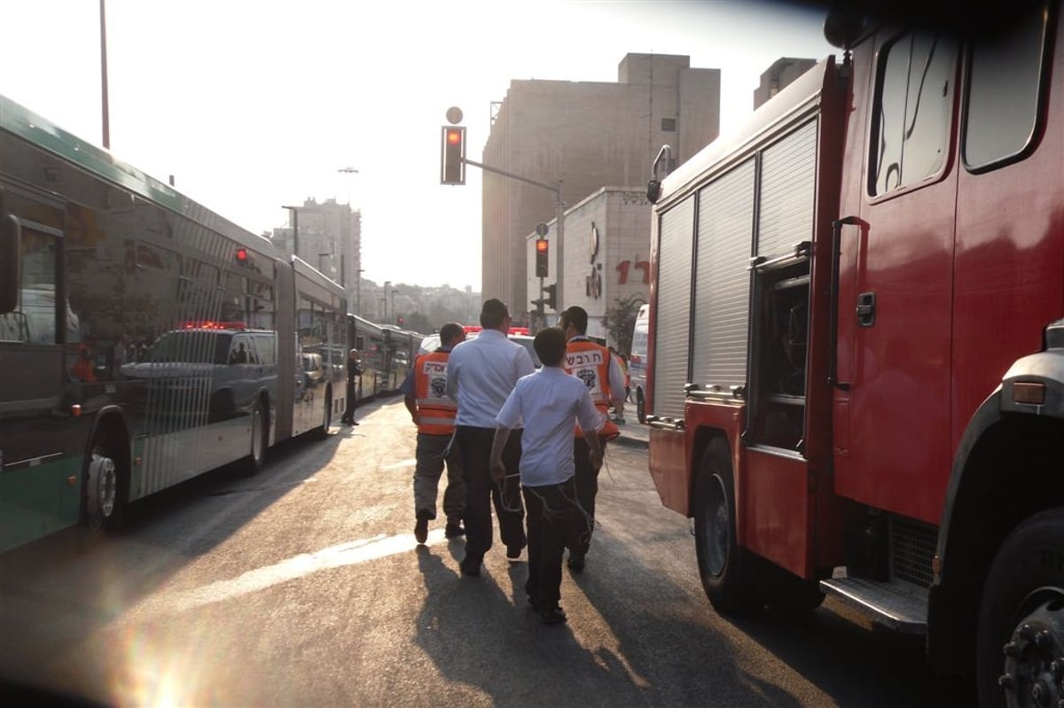 ירושלים: נמחצה בין אוטובוסים ונפצעה אנוש