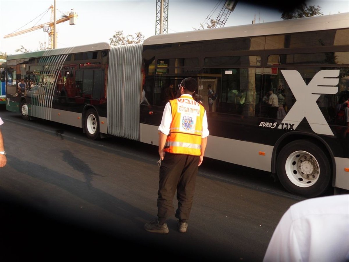 ירושלים: נמחצה בין אוטובוסים ונפצעה אנוש