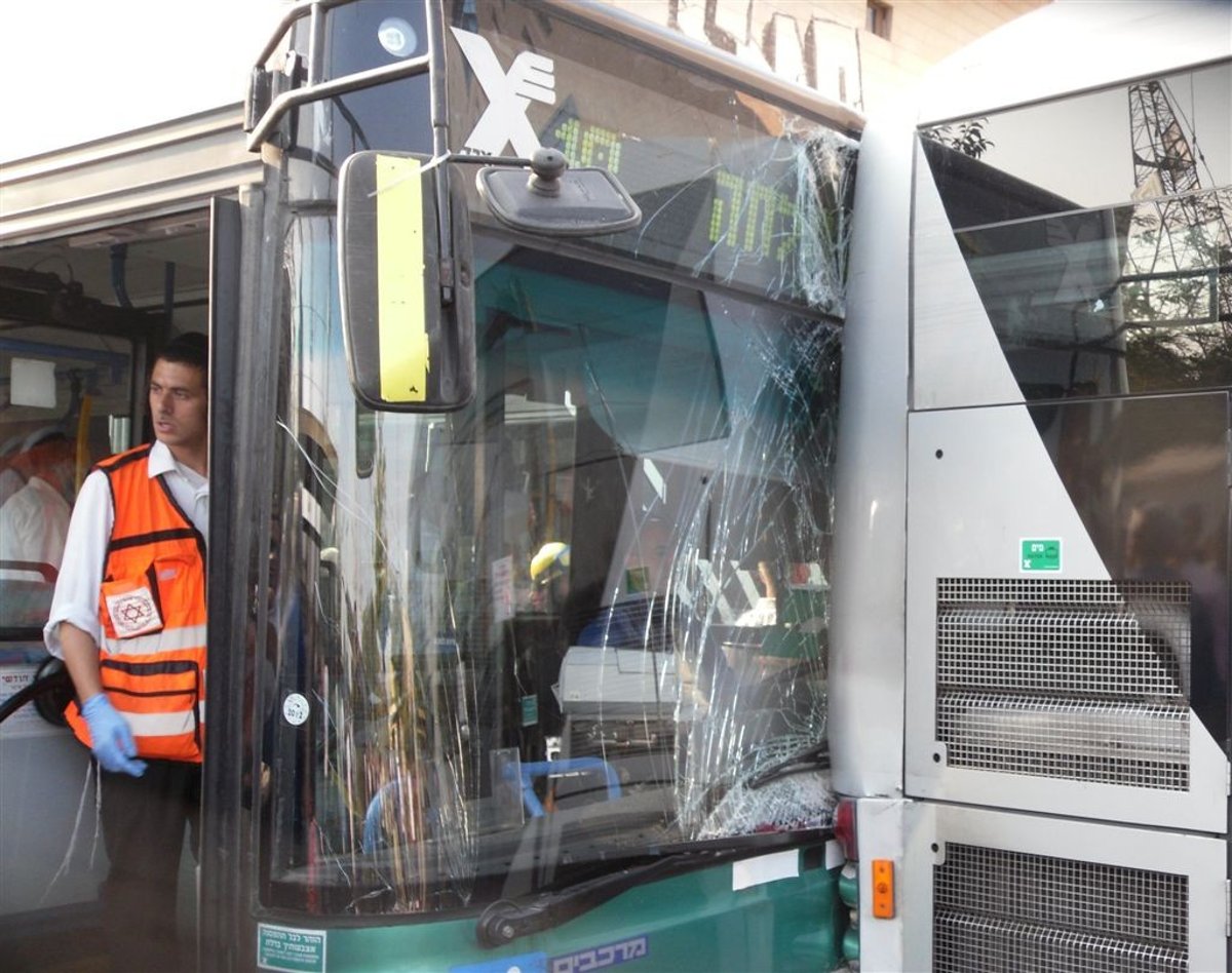 ירושלים: נמחצה בין אוטובוסים ונפצעה אנוש