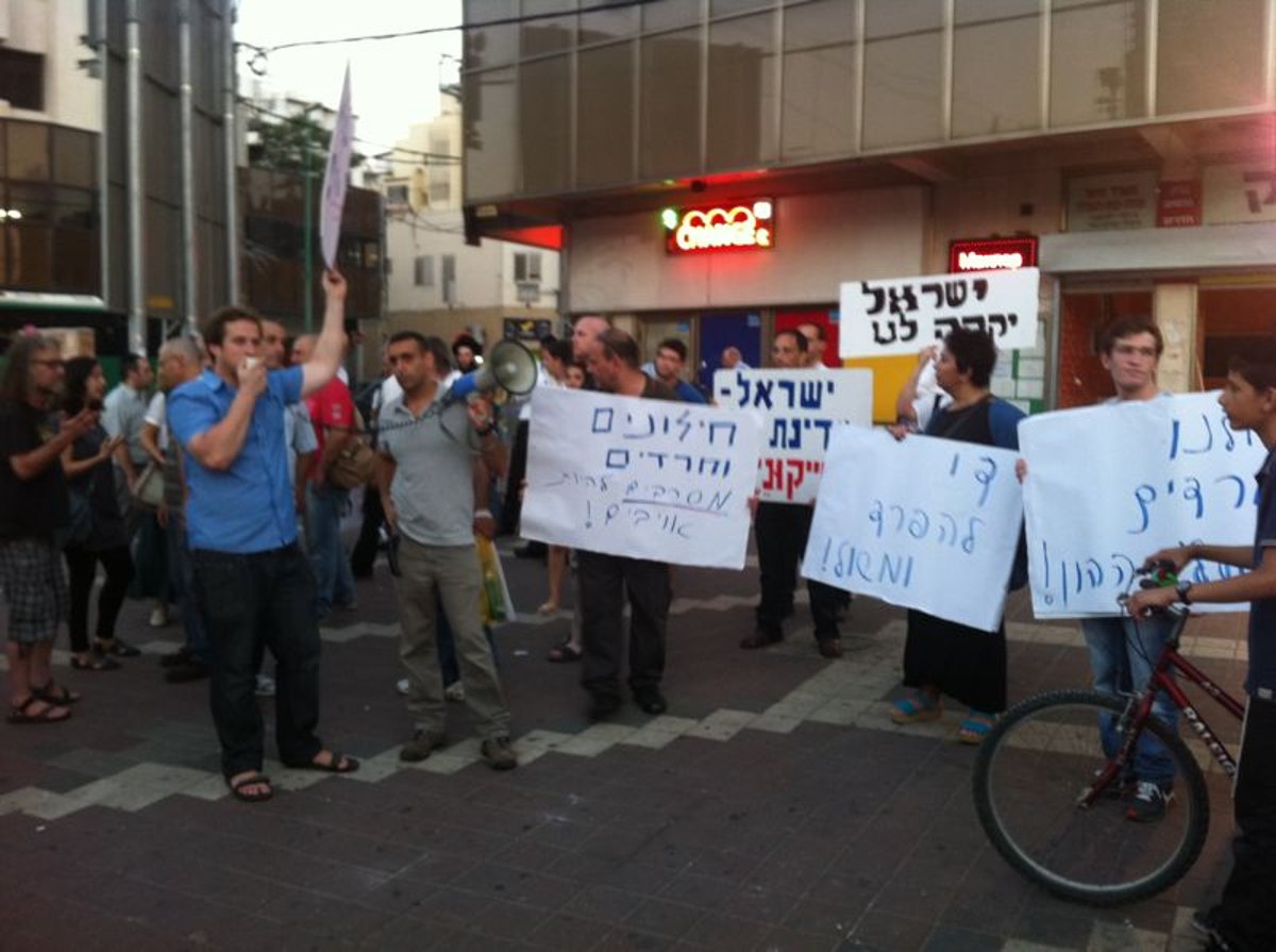 דפני ליף בבני-ברק: מחאה עם חרדים