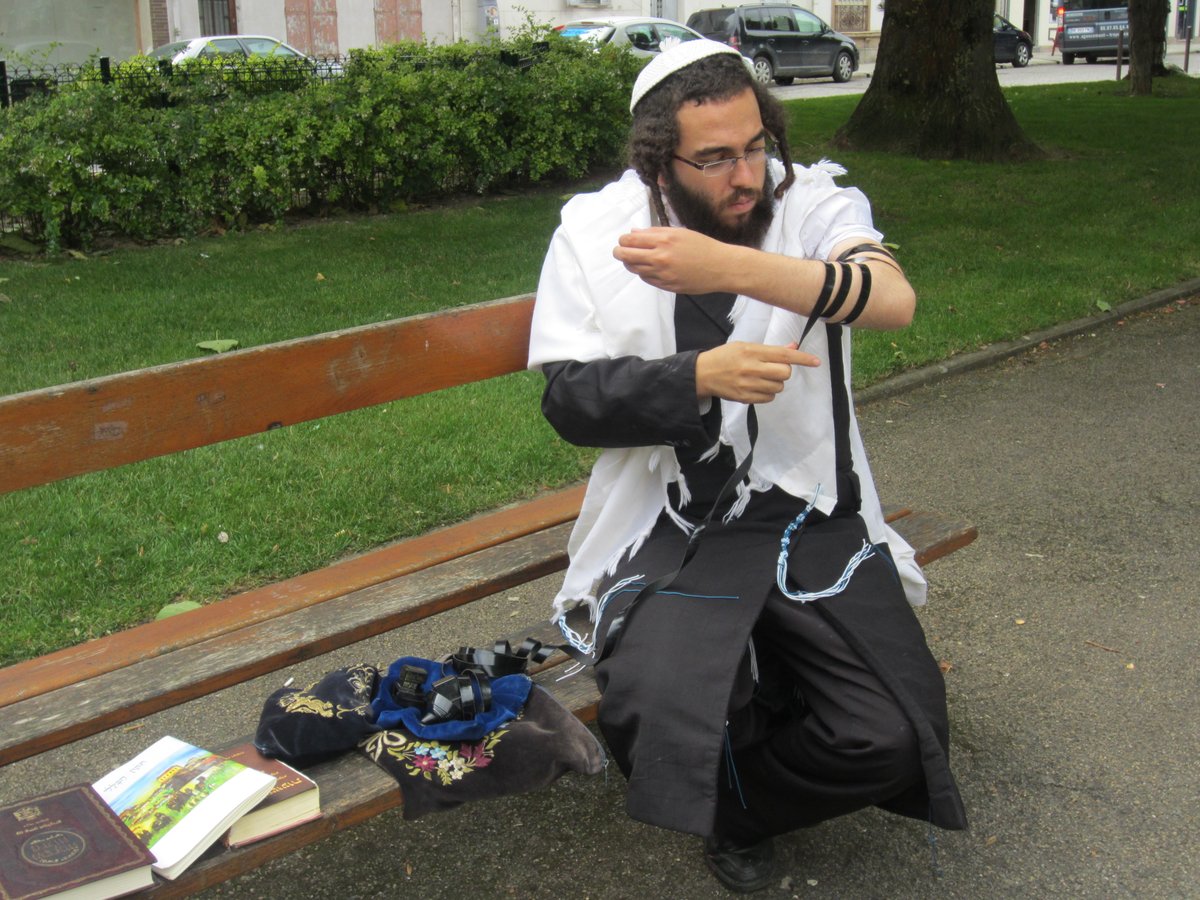 הרב ישראל פינטו ב'שדה היהודים' בו טמון רש"י