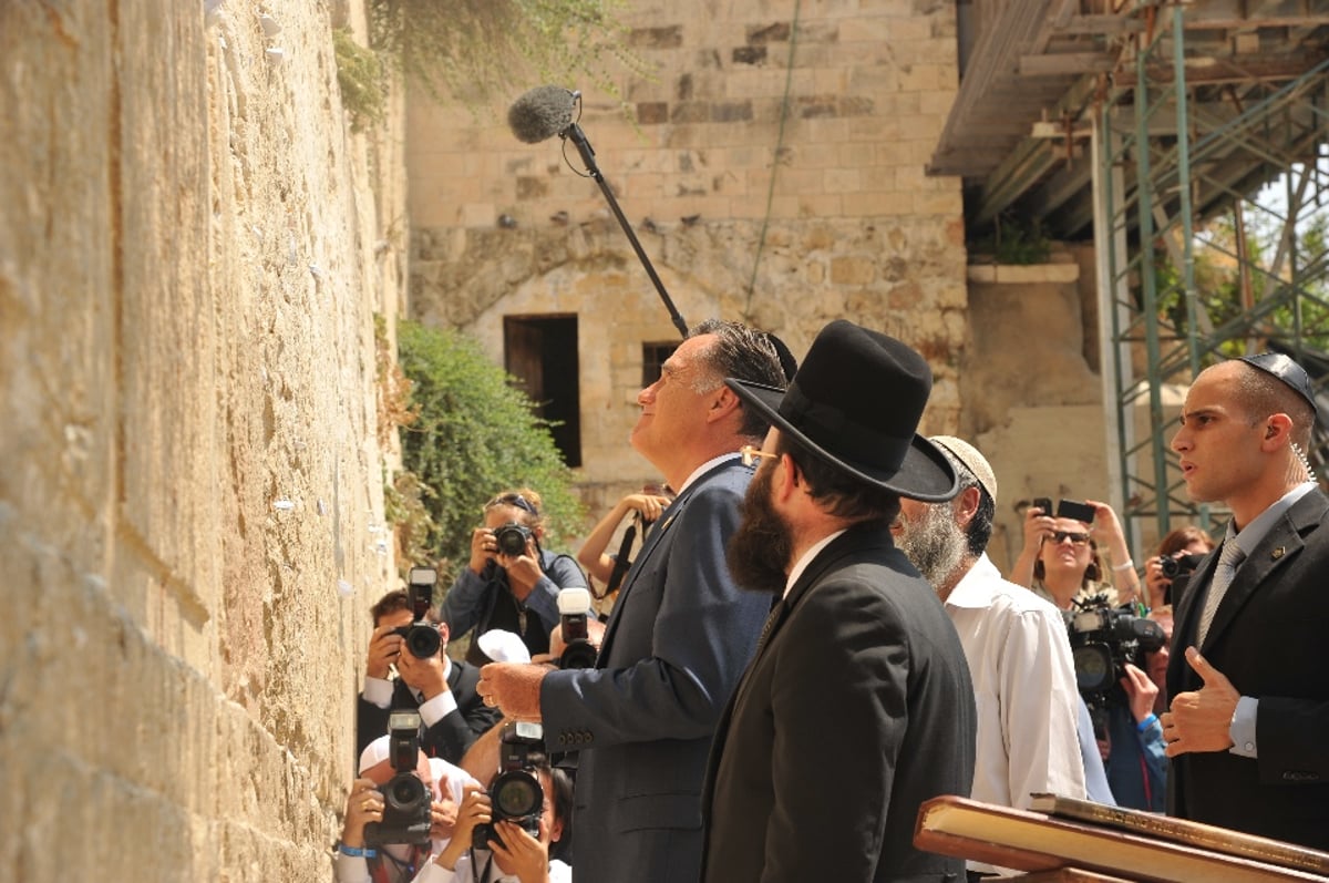 מחשש לגניבה: הפתק שהטמין מיט רומני הוצא מהכותל