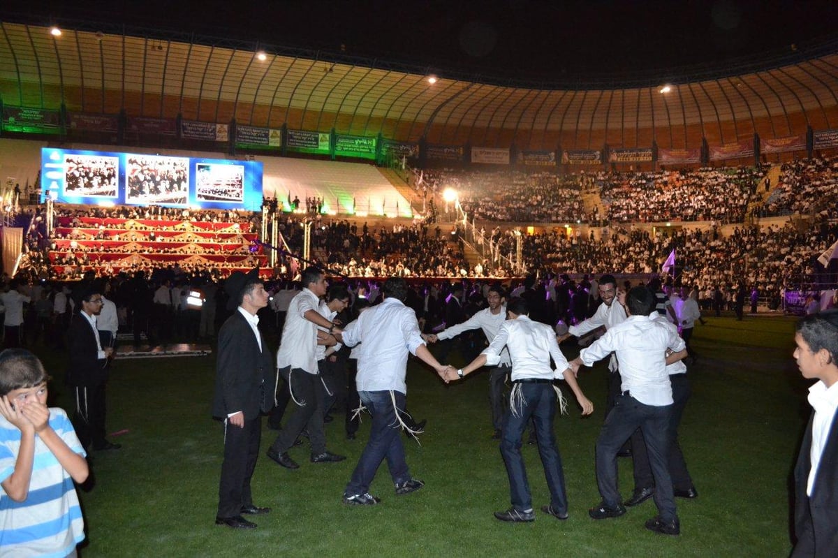 מעמד הרבבות במעמד סיום הש"ס באצטדיון טדי • גלרית ענק