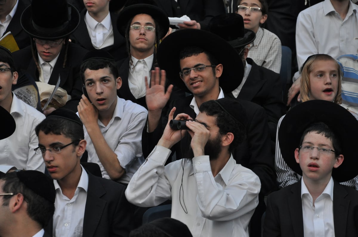 מעמד הרבבות במעמד סיום הש"ס באצטדיון טדי • גלרית ענק