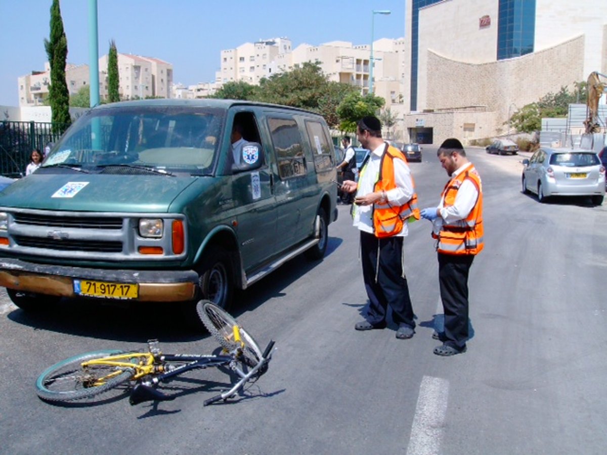 אלעד: נפגע קשה מאוטובוס בעת שרכב על אופניו