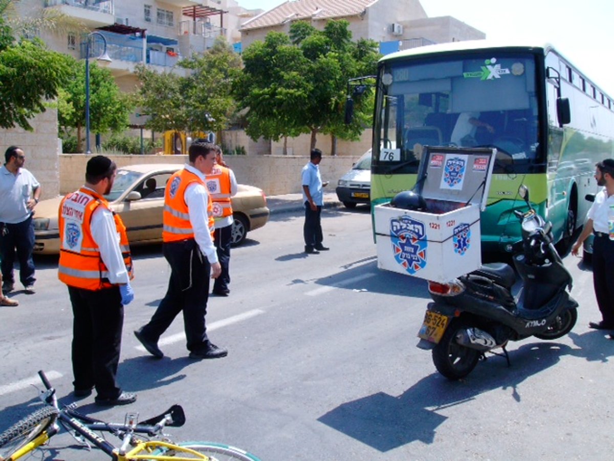 אלעד: נפגע קשה מאוטובוס בעת שרכב על אופניו