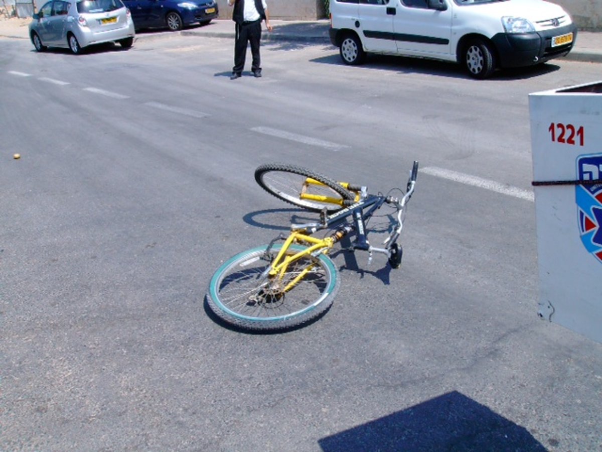 אלעד: נפגע קשה מאוטובוס בעת שרכב על אופניו