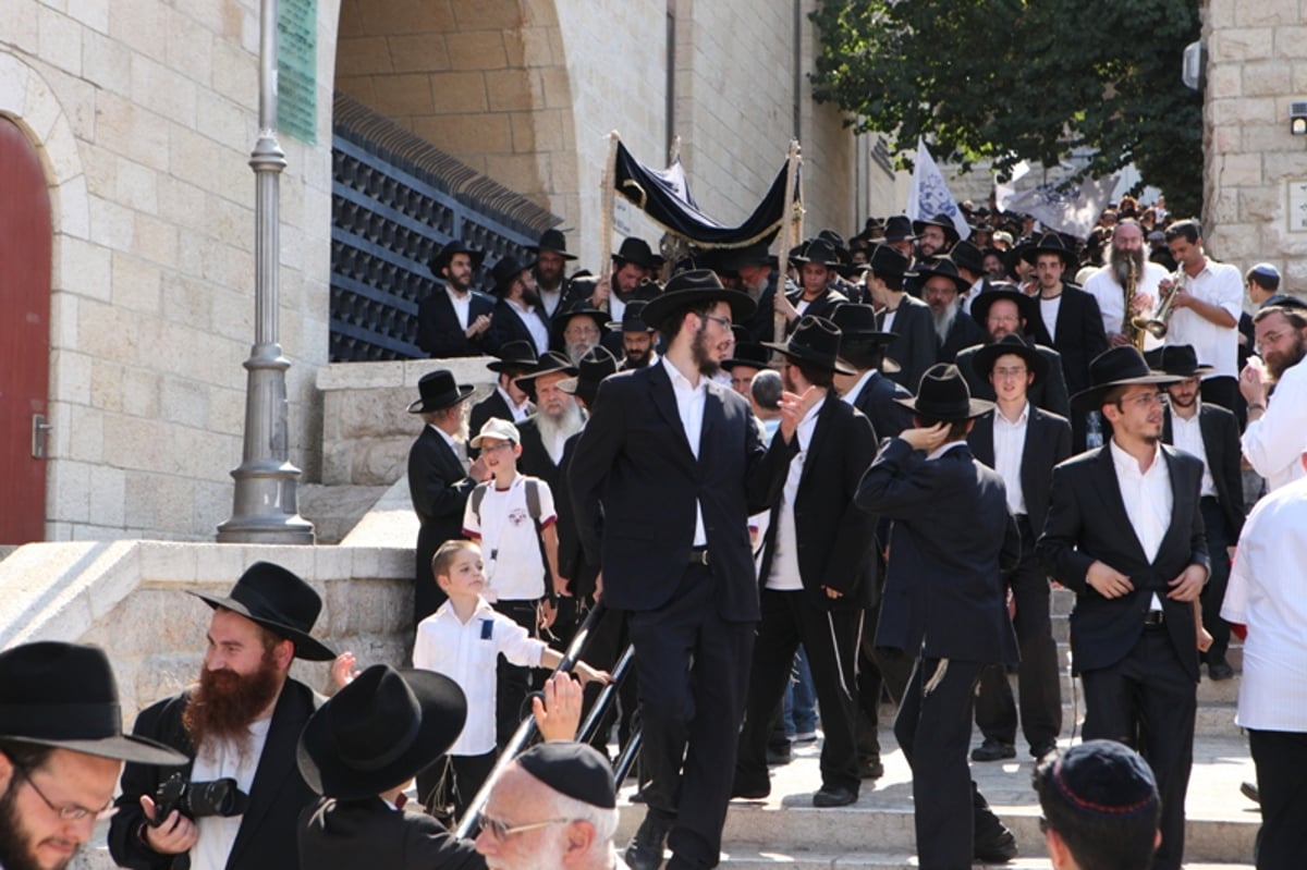 מעל רבבה חגגו בירושלים עם ספר-התורה לילדי ישראל