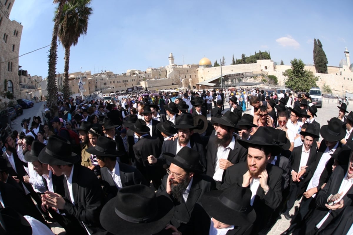 מעל רבבה חגגו בירושלים עם ספר-התורה לילדי ישראל
