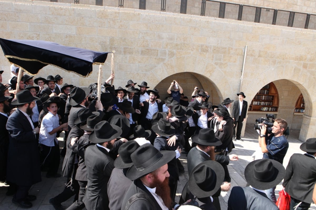 מעל רבבה חגגו בירושלים עם ספר-התורה לילדי ישראל