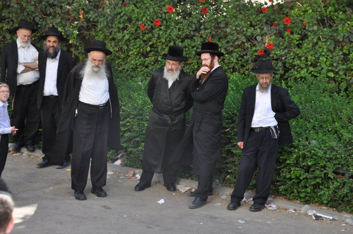 תיעוד מיוחד: הלווית הרבנית מספינקא