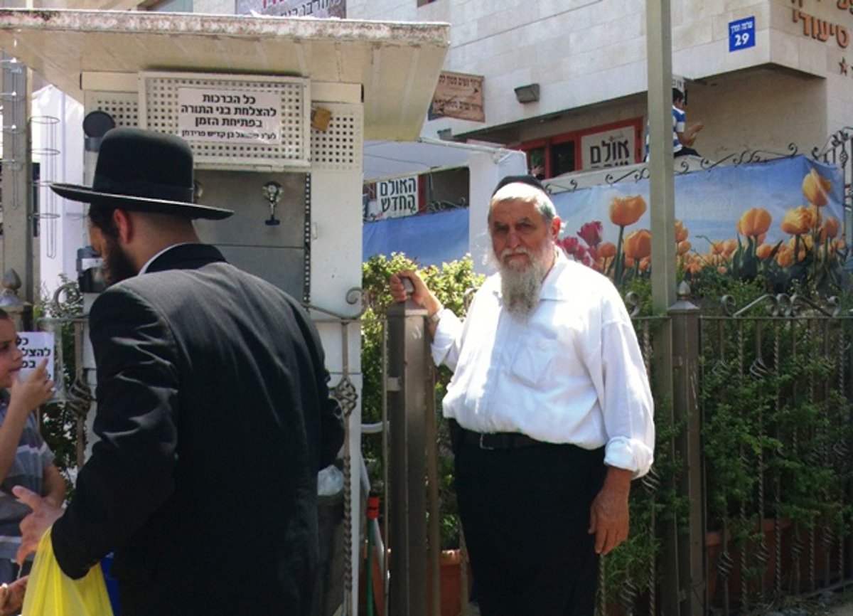 אל תשכחו לברך. הרב יוסף כהן ליד "מעיין החסד"