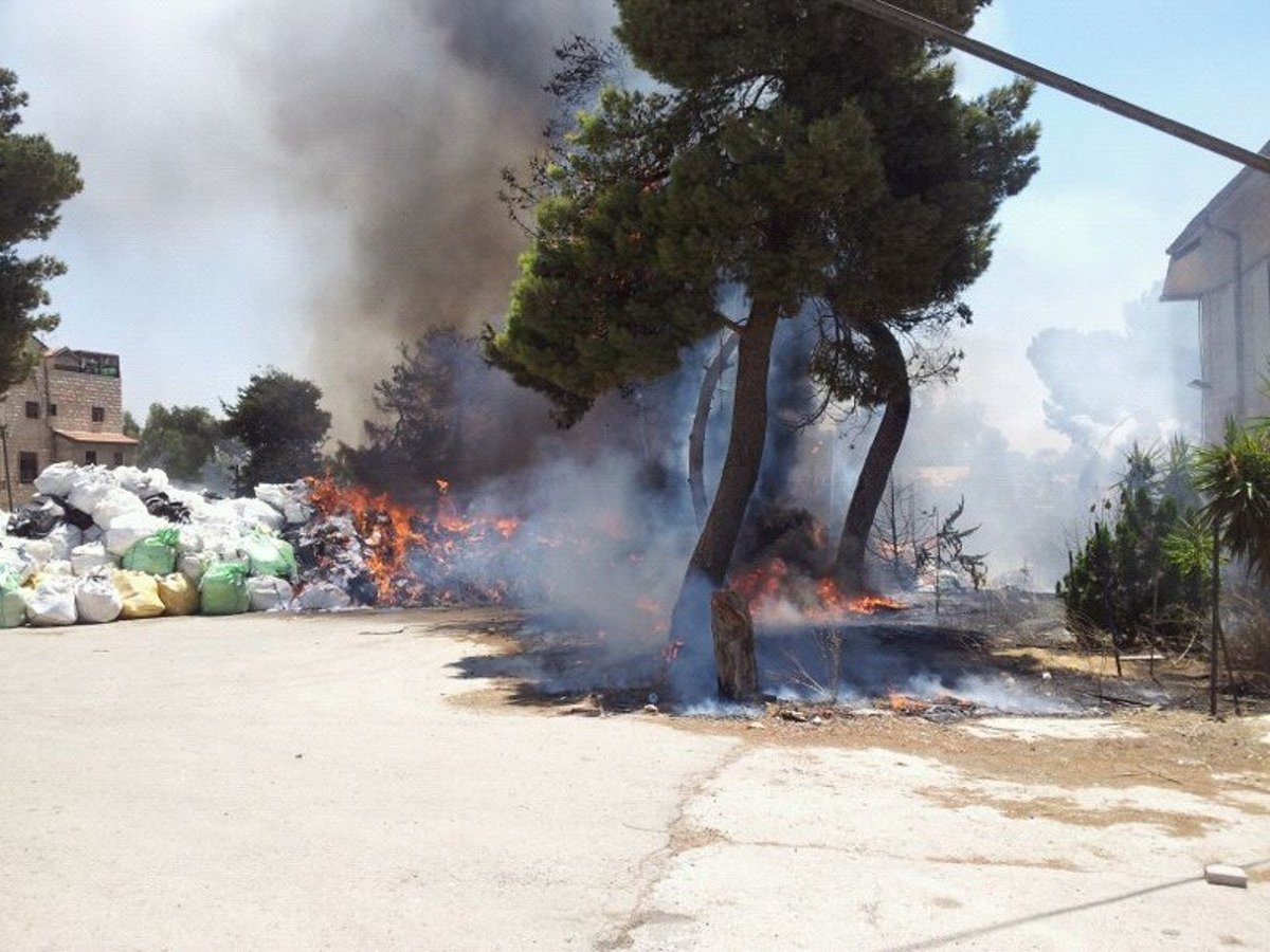 דרמה בגאולה: שריפה פרצה במתחם שנלר