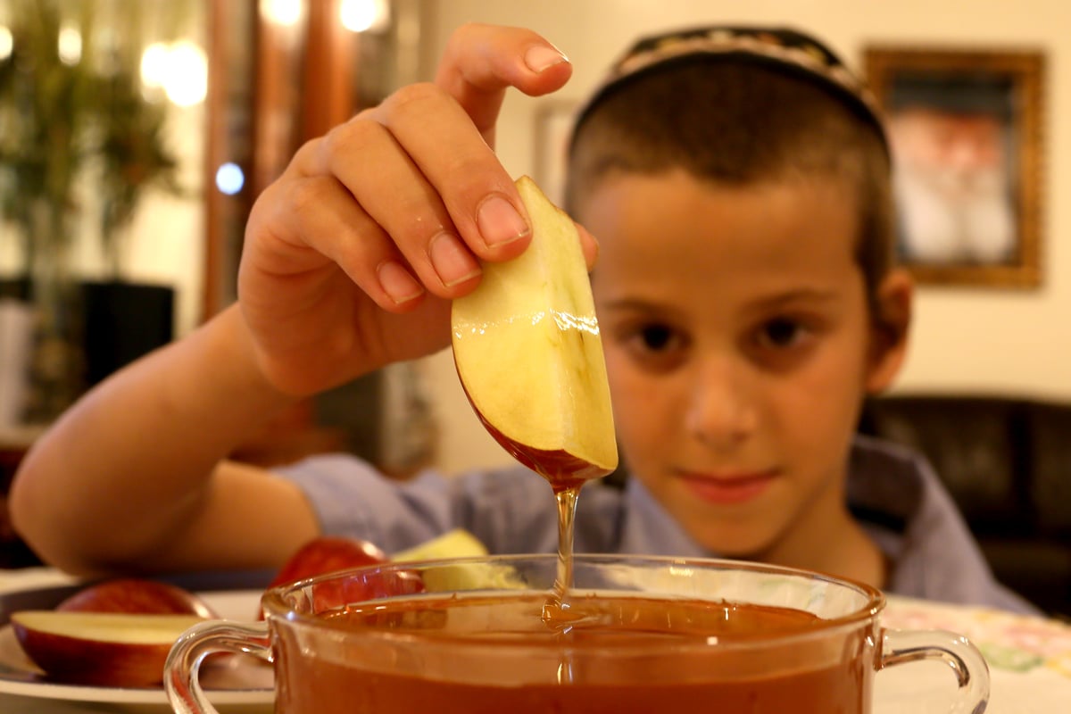 מדגימים הטבלת התפוח בדבש